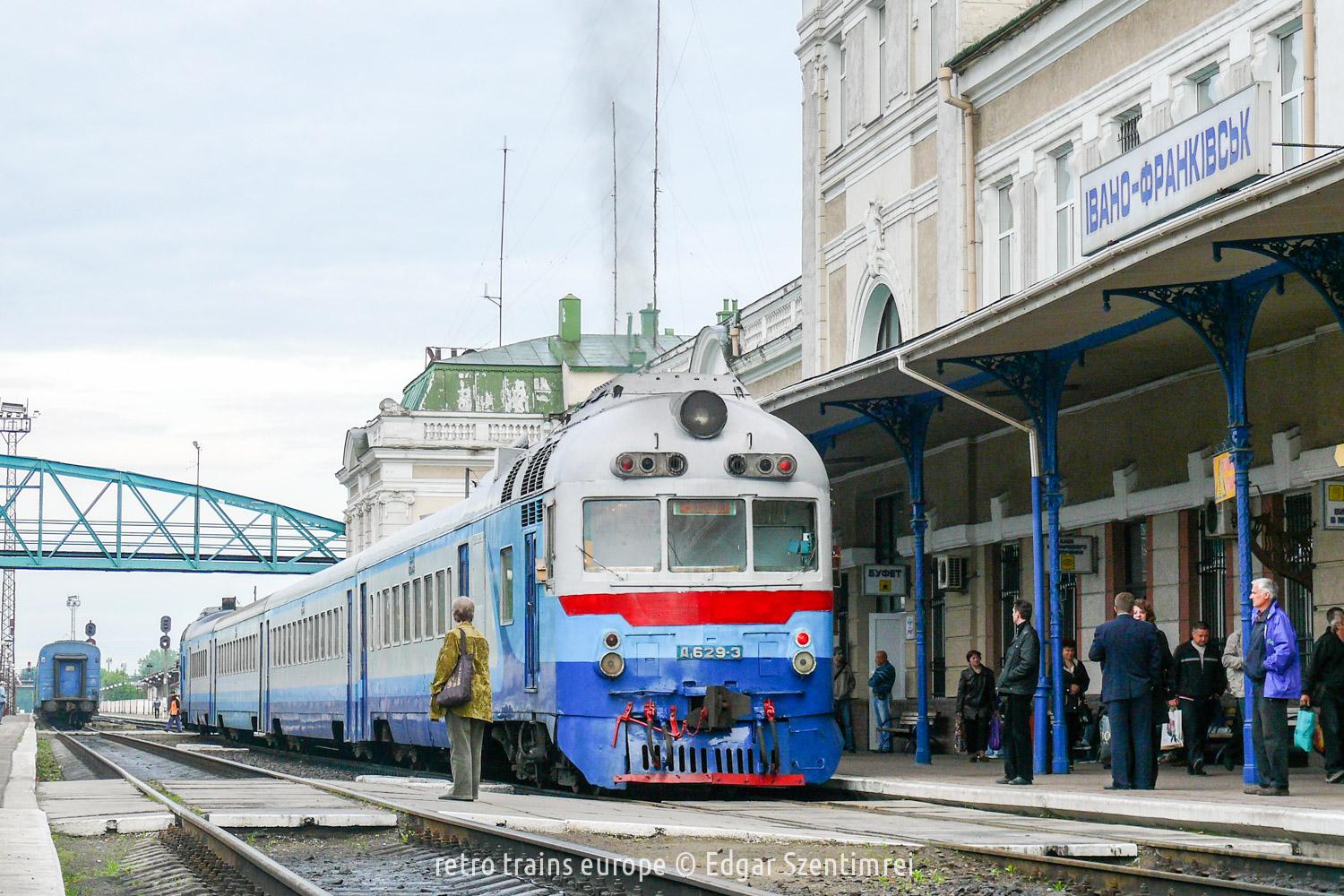 DMU D1 629 of the Ukrainian Railways (UŽ) at station Ivano Frankivsk