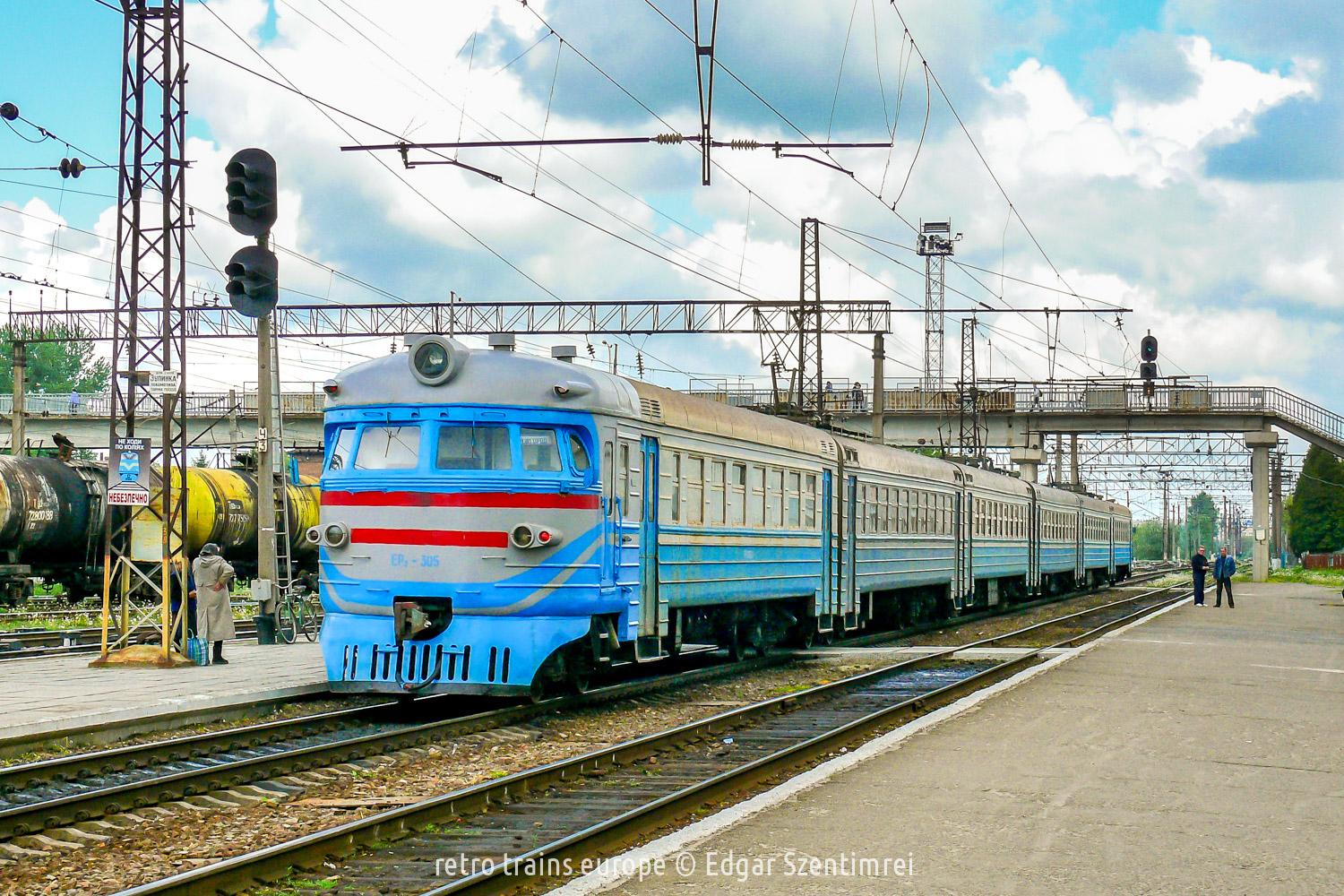 EMU ER2 505 of the UŽ Ukrainian Railways at station Stryi